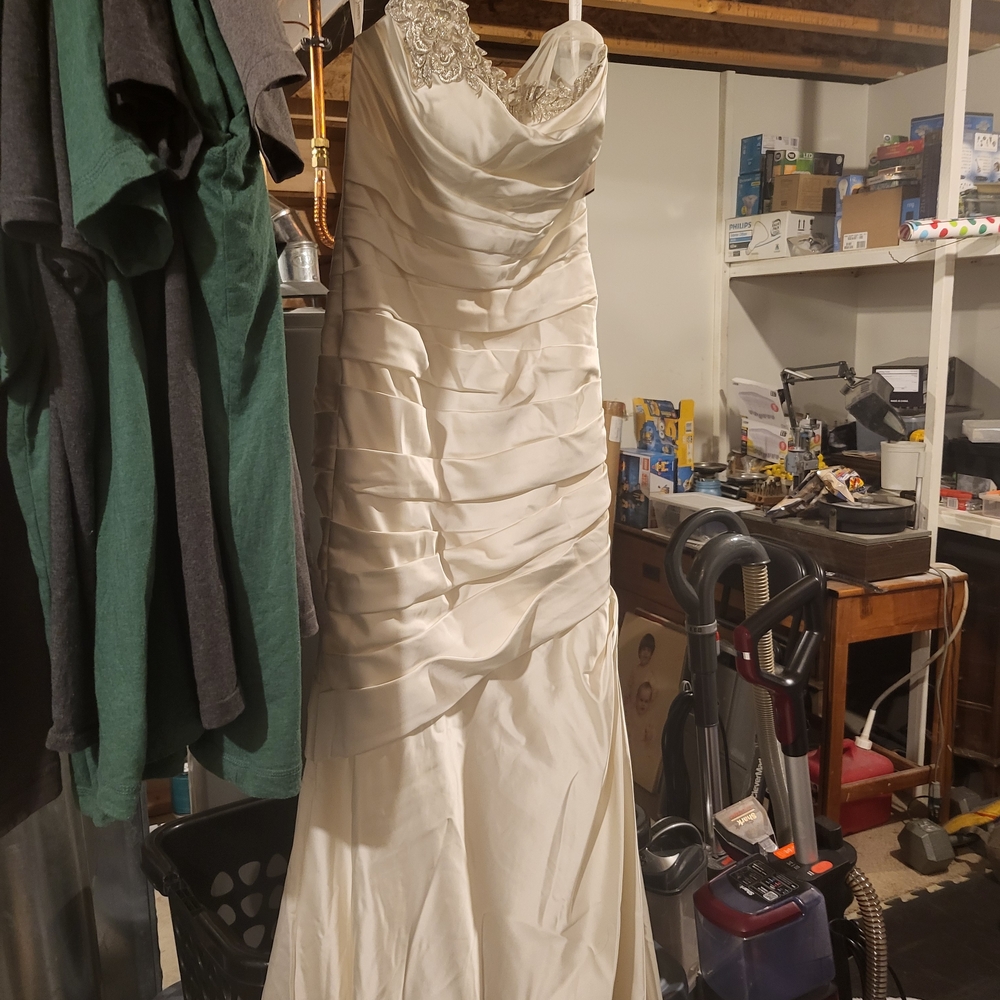 Wedding Dress - Picture 3 of 7